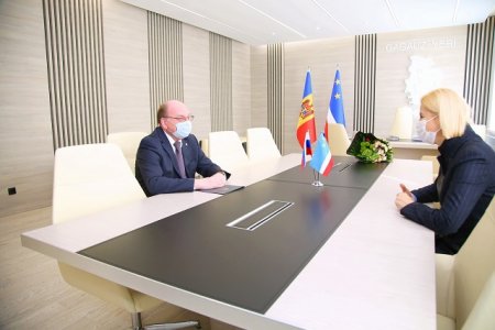 ПОСОЛ РОССИИ ПЕРЕДАЛ ПАРТИЮ МЕДИЦИНСКОГО ОБОРУДОВАНИЯ БОЛЬНИЦАМ ГАГАУЗИИ.